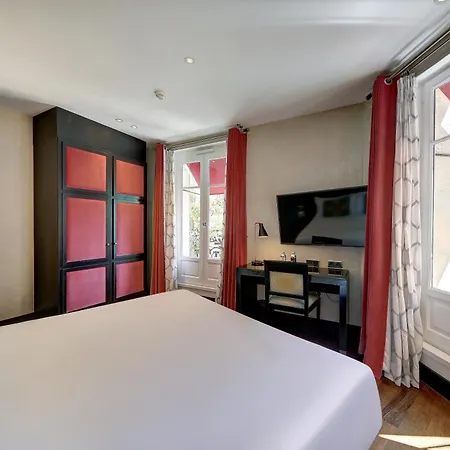 Mate Alain - Champs-elysées Hotel 4*