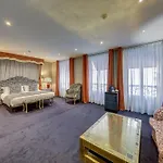 מלון Chalgrin Boutique 4*